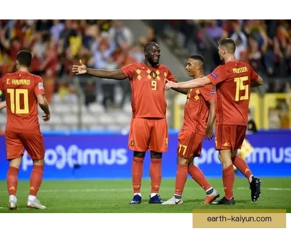 比利时卢卡库在最新一场比赛中表现稳健，迎来双响佳绩