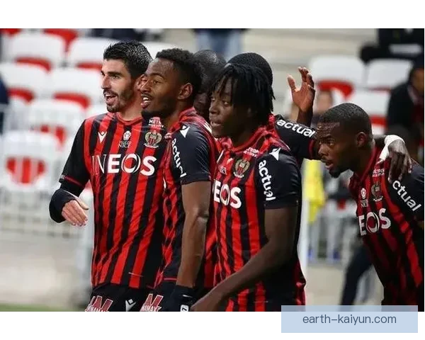 尼斯主帅风格逐渐成熟，球队表现稳健备受关注